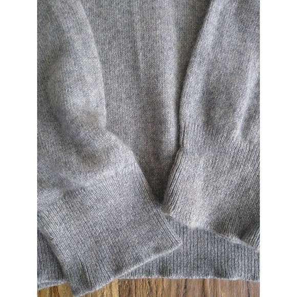 Brooks Brothers Men's Size Large Gray 3-Ply Scottish Cashmere V Neck Sweater - Picture 3 of 6